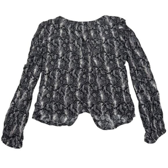 VELVET By Graham & Spencer Snakeskin V Neck Knot Front Blouse Sz Small - Picture 5 of 5